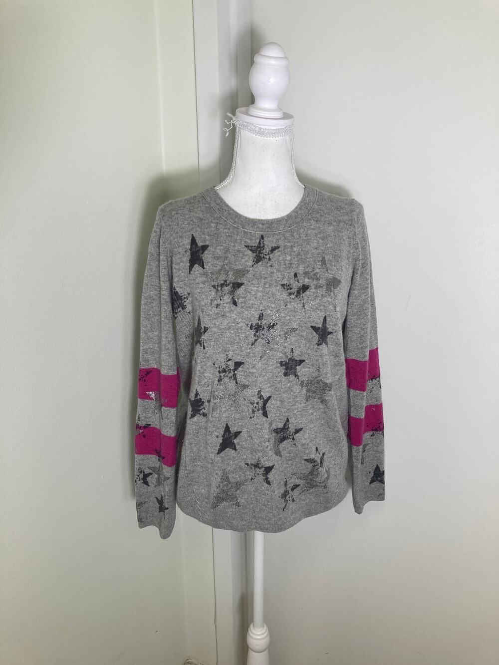 L+t Gray Star W Pink Stirpe Sleeve Sweater Sz M